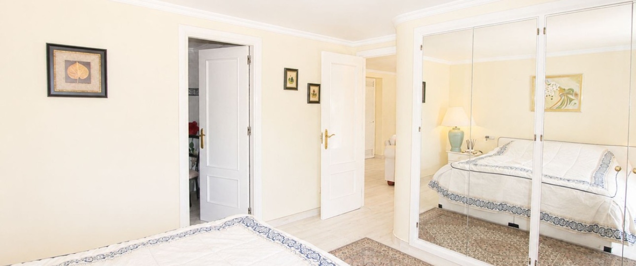 Resale - Villa - Marbella - Elviria