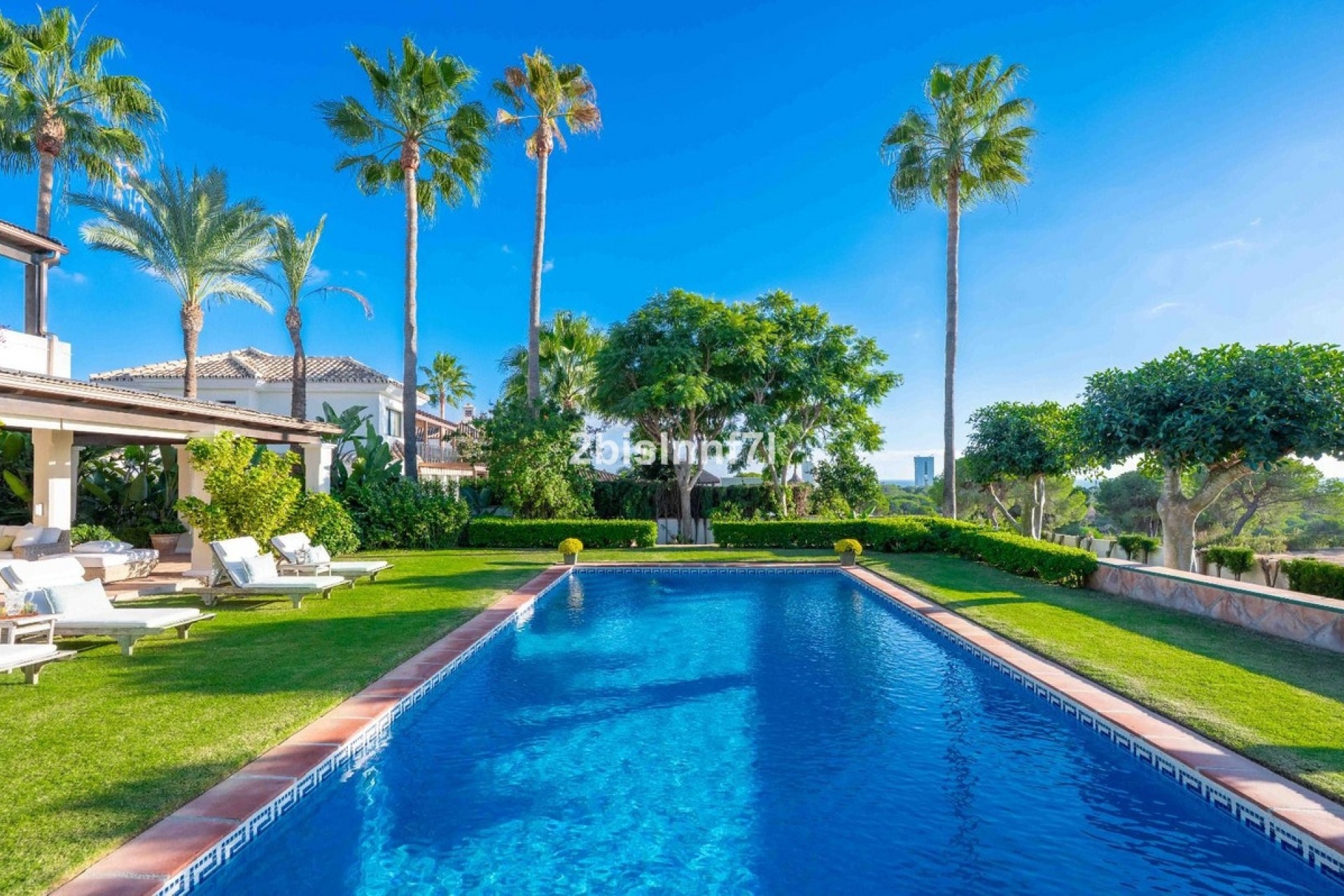 Resale - Villa - Marbella - Elviria