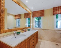 Resale - Villa - Marbella - Elviria