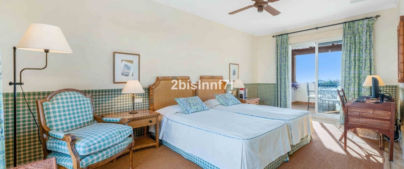 Resale - Villa - Marbella - Elviria