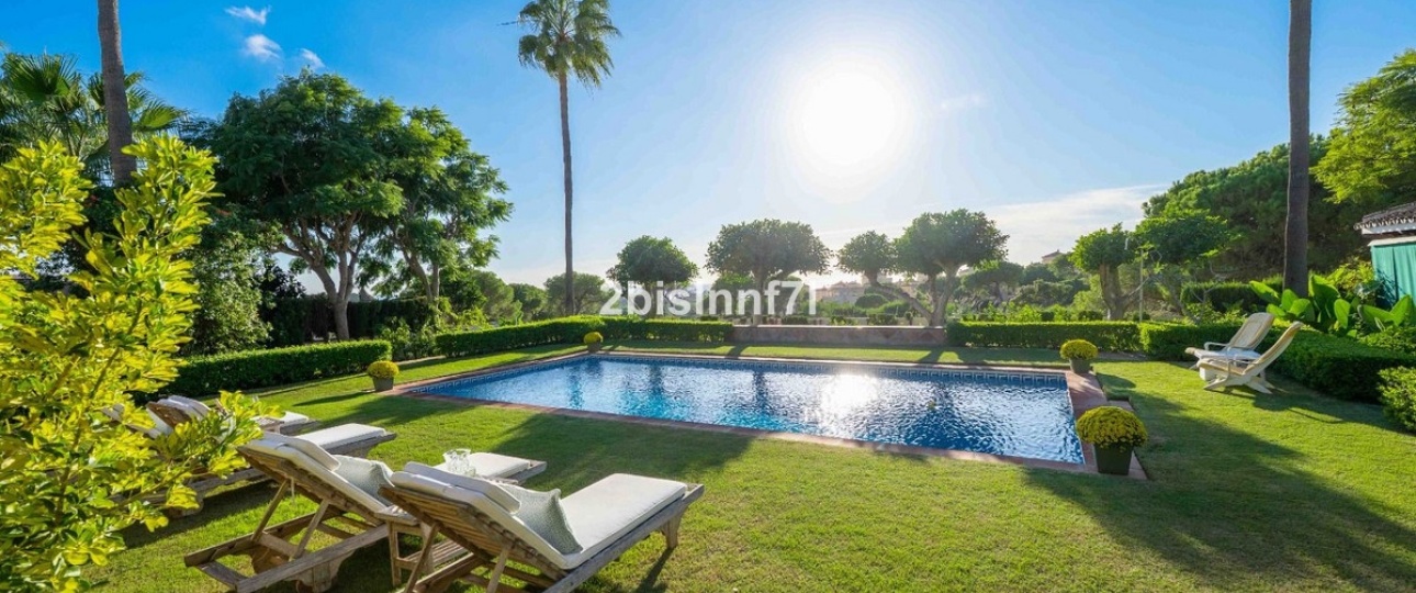 Resale - Villa - Marbella - Elviria