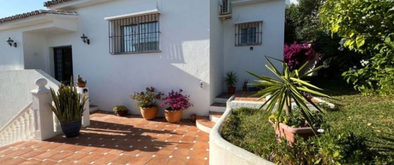 Resale - Villa - Marbella - Elviria