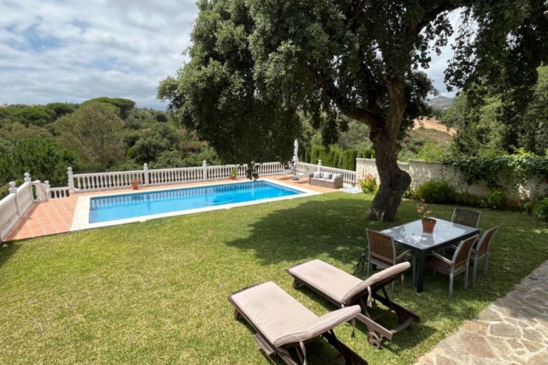 Resale - Villa - Marbella - Elviria