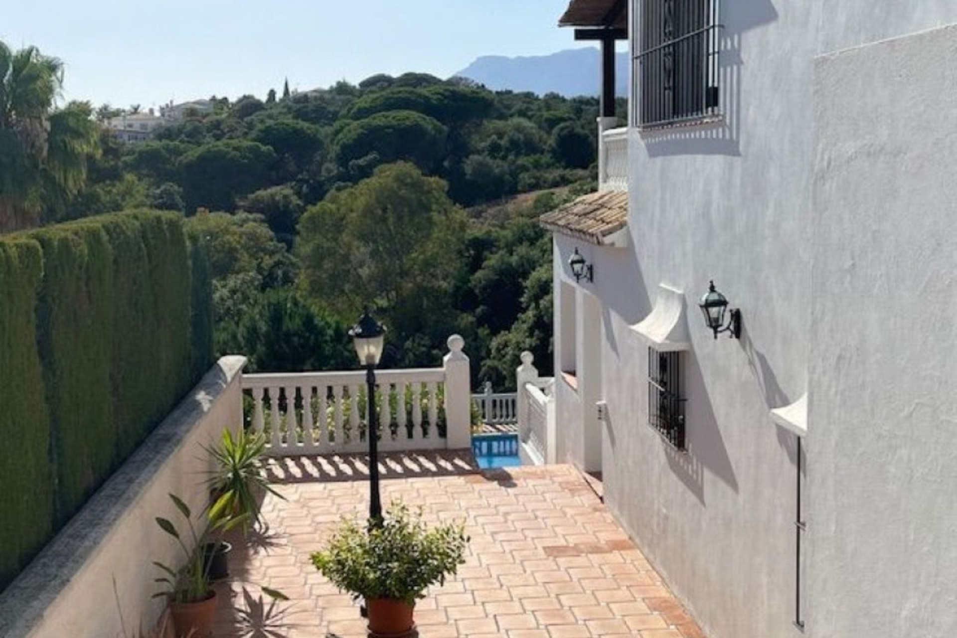 Resale - Villa - Marbella - Elviria