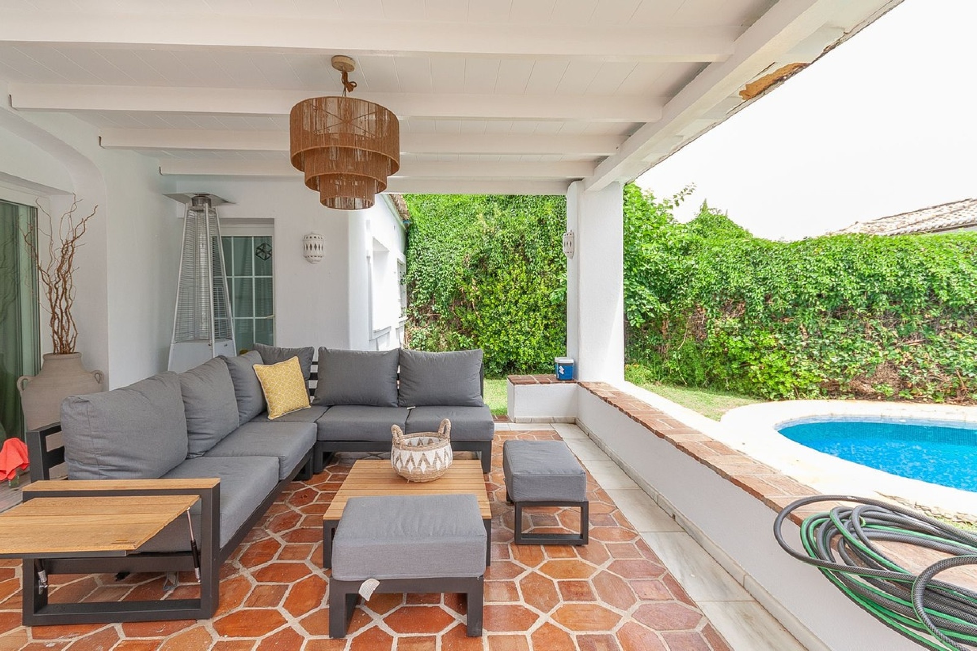 Resale - Villa - Marbella - Elviria