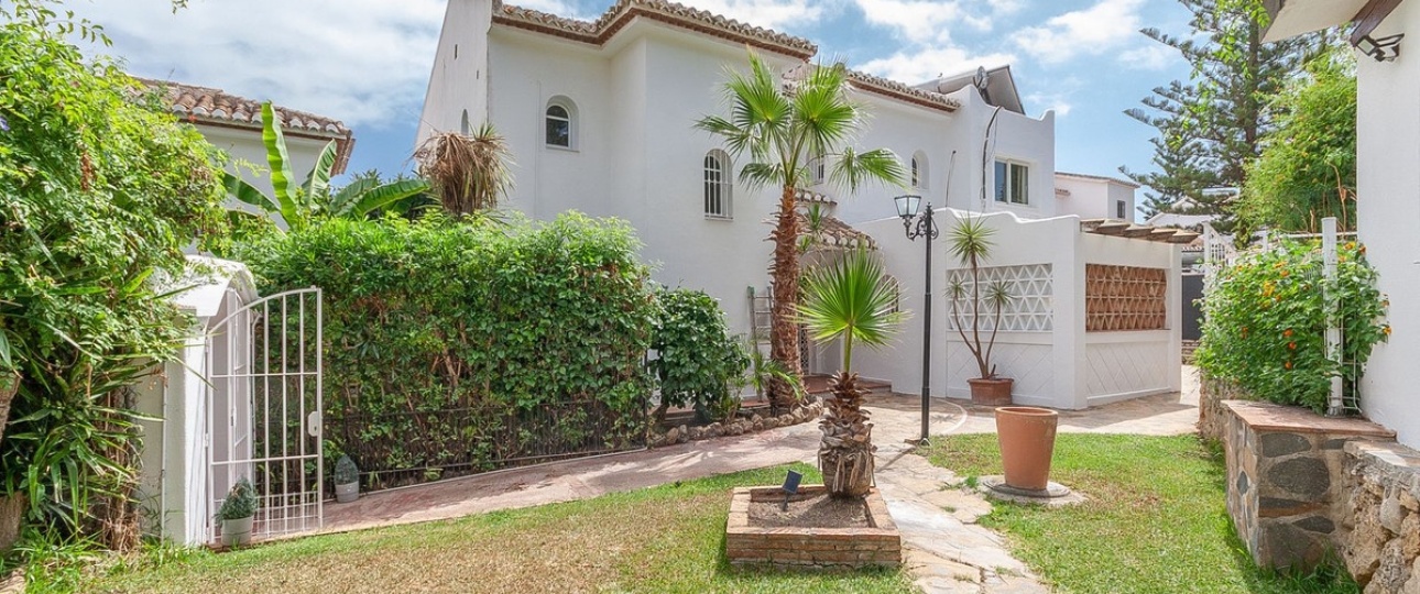 Resale - Villa - Marbella - Elviria