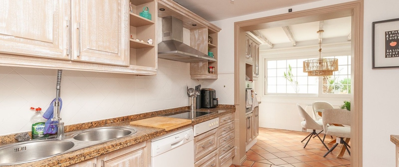 Resale - Villa - Marbella - Elviria
