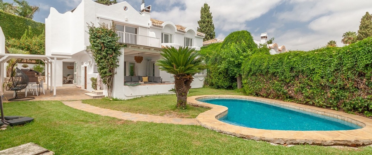 Resale - Villa - Marbella - Elviria