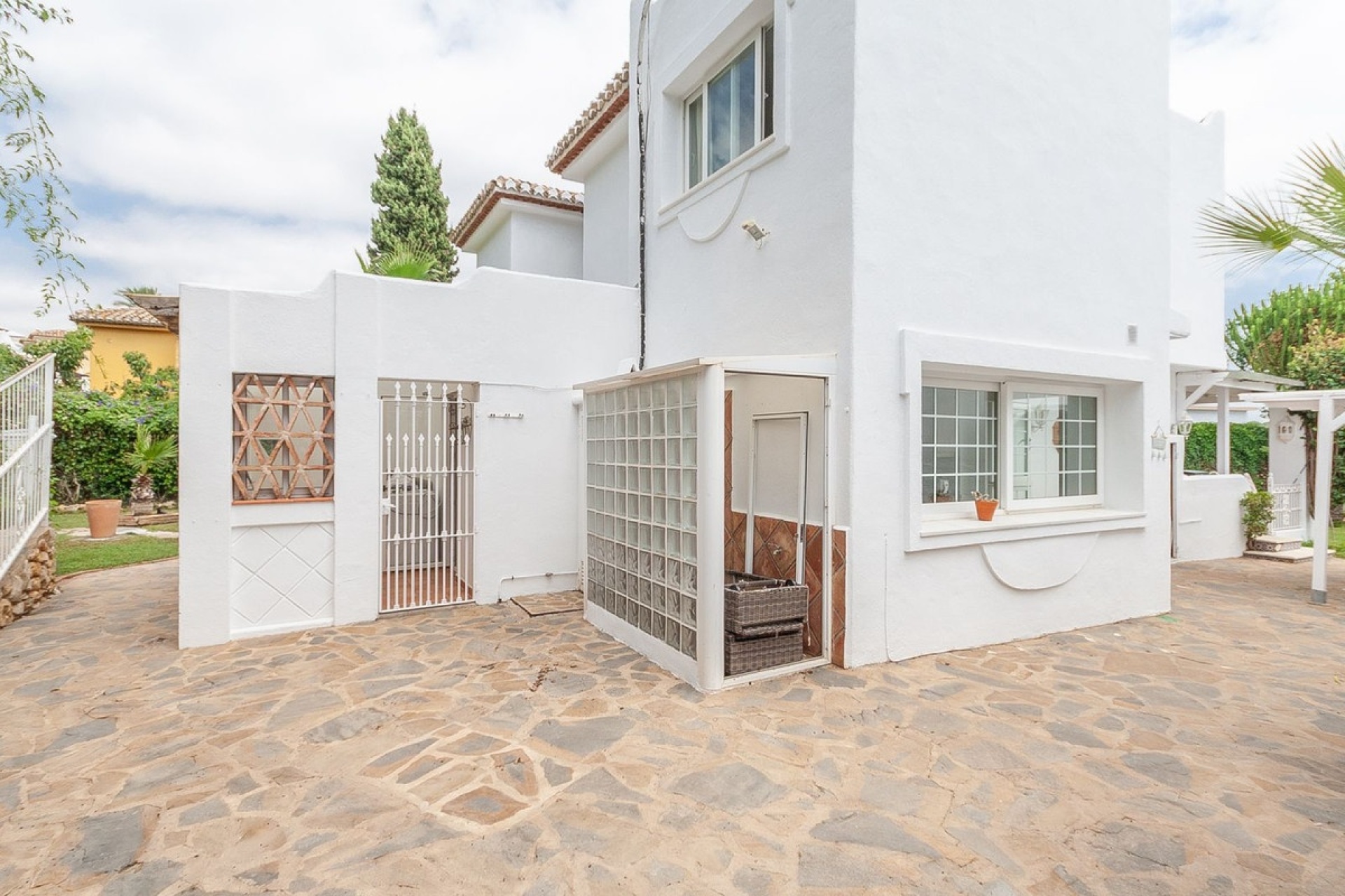 Resale - Villa - Marbella - Elviria