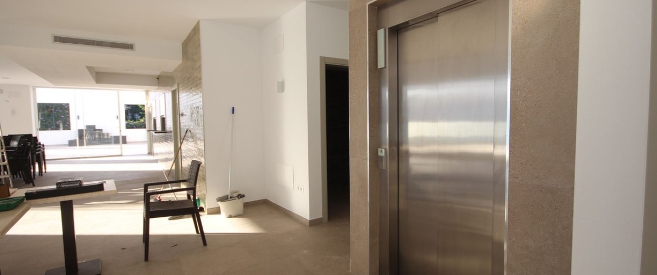 Resale - Villa - Marbella - Elviria