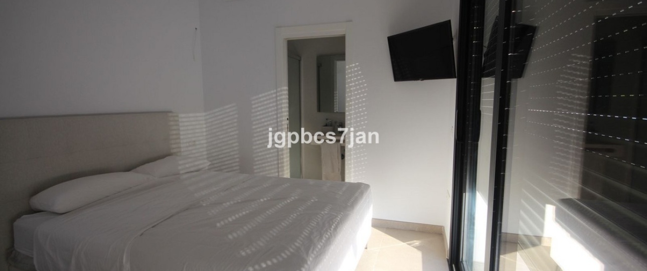 Resale - Villa - Marbella - Elviria