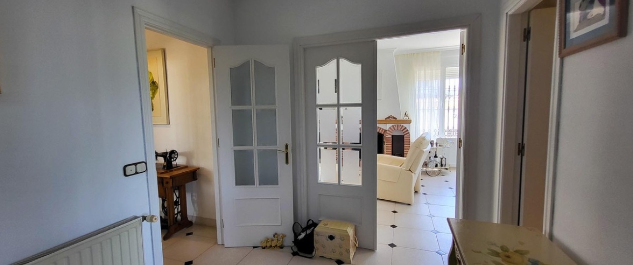 Resale - Villa - Marbella - Elviria