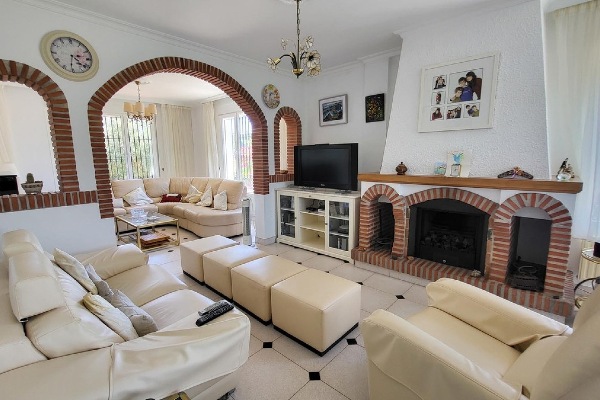 Resale - Villa - Marbella - Elviria