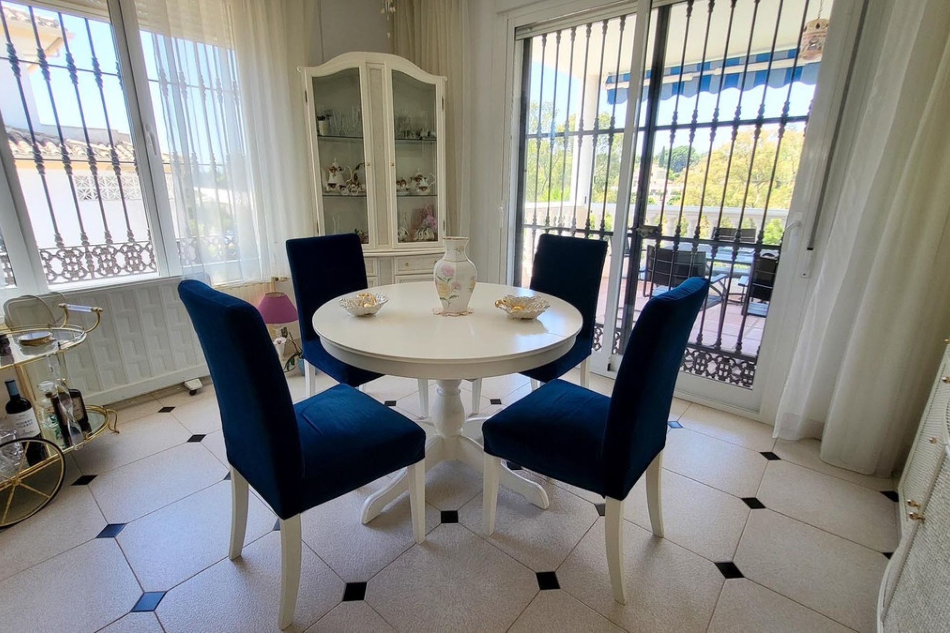 Resale - Villa - Marbella - Elviria