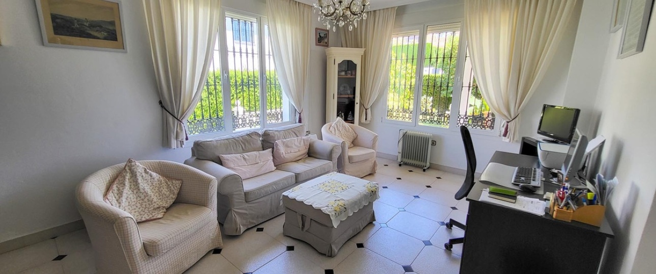 Resale - Villa - Marbella - Elviria