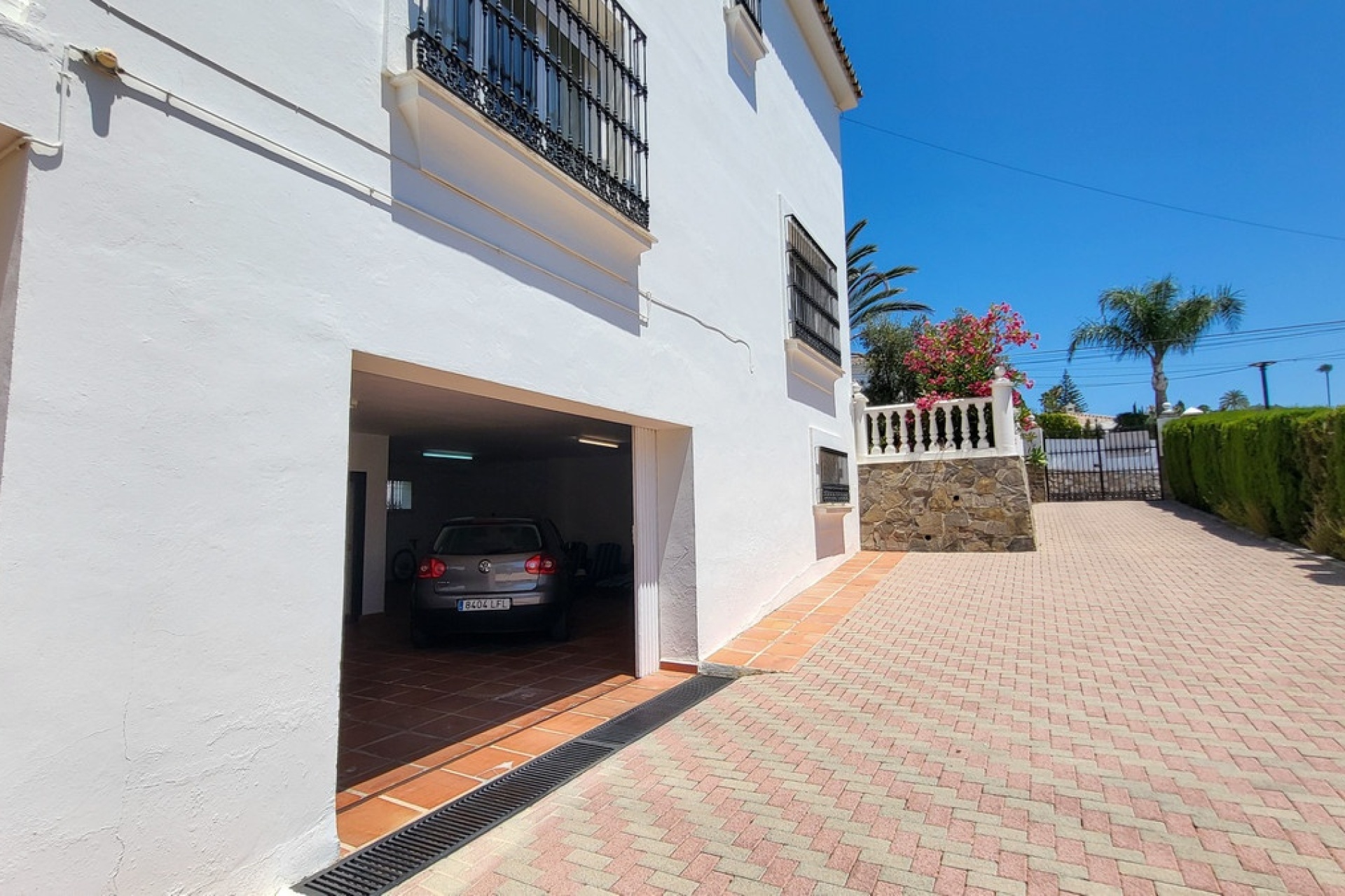 Resale - Villa - Marbella - Elviria