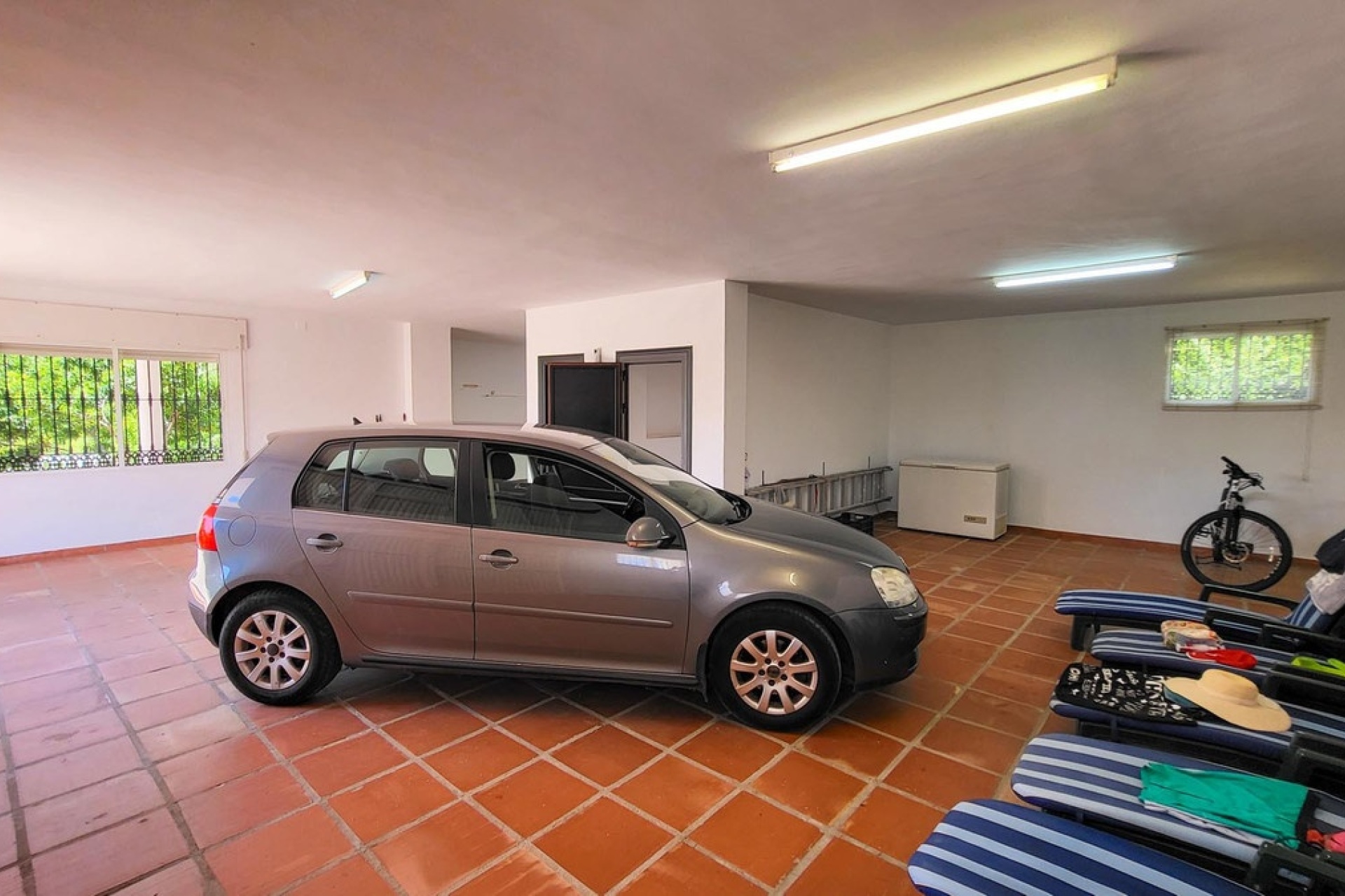 Resale - Villa - Marbella - Elviria