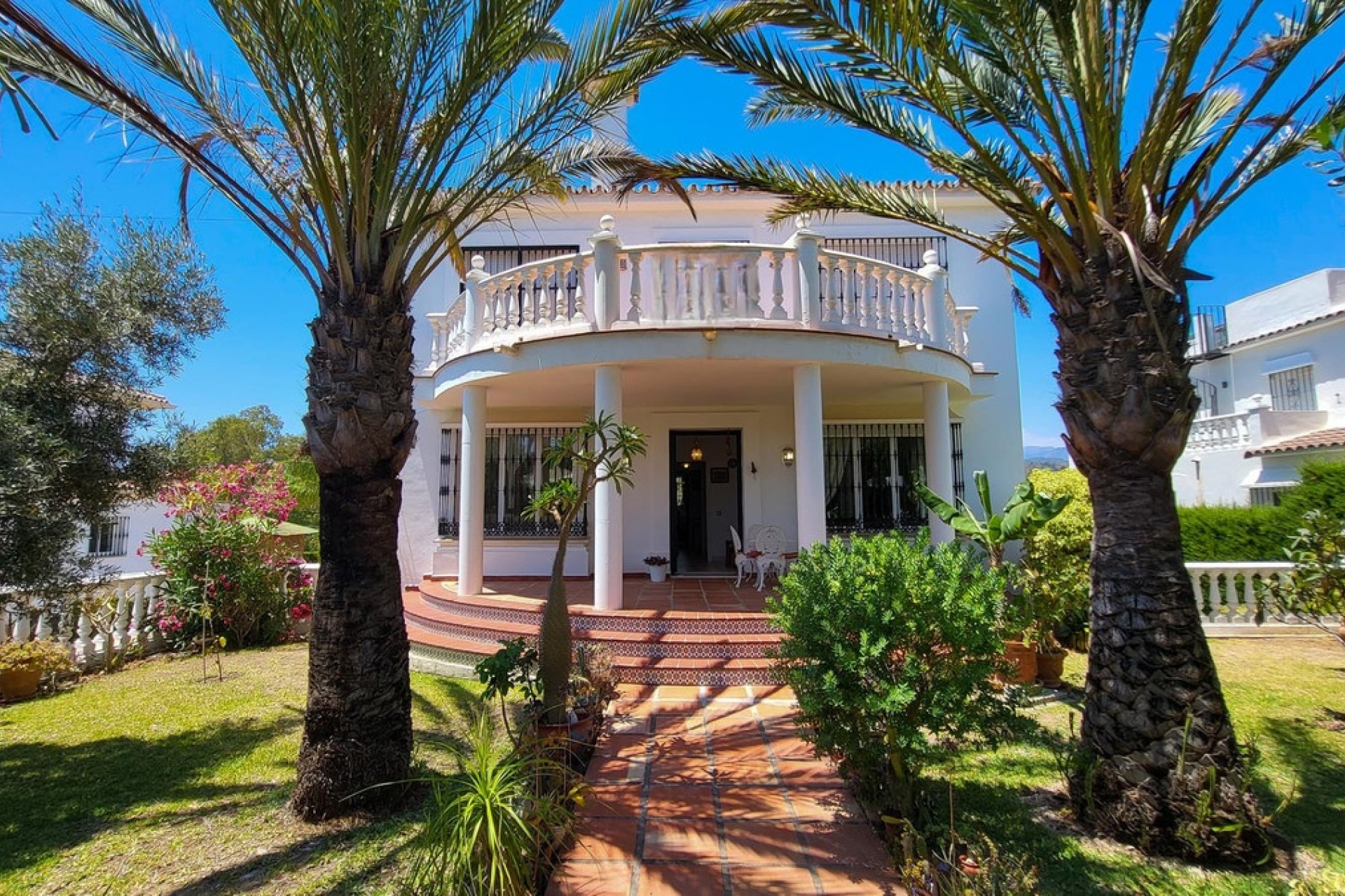 Resale - Villa - Marbella - Elviria