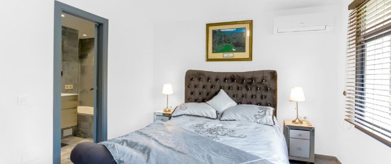 Resale - Villa - Marbella - Elviria