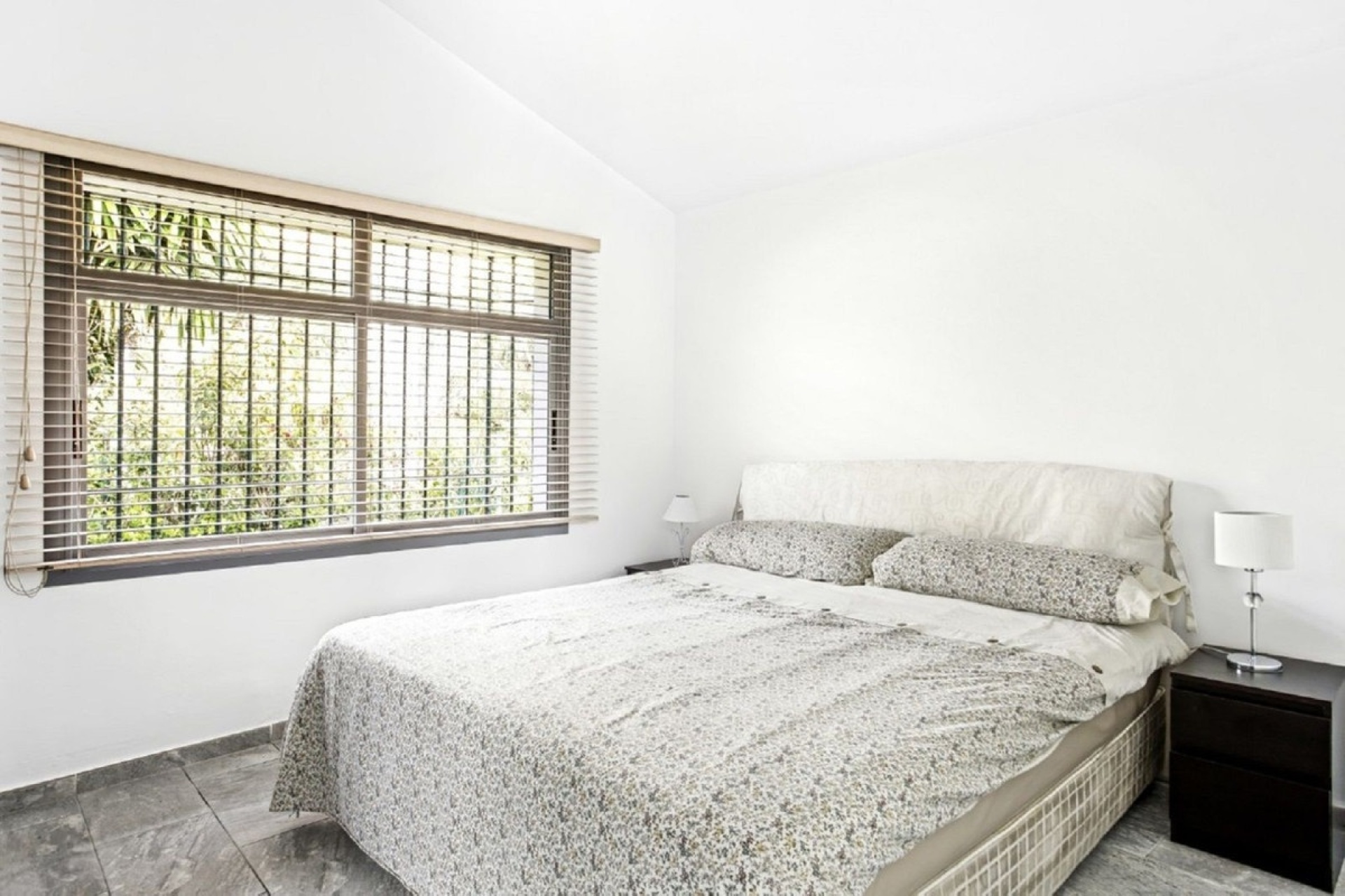 Resale - Villa - Marbella - Elviria