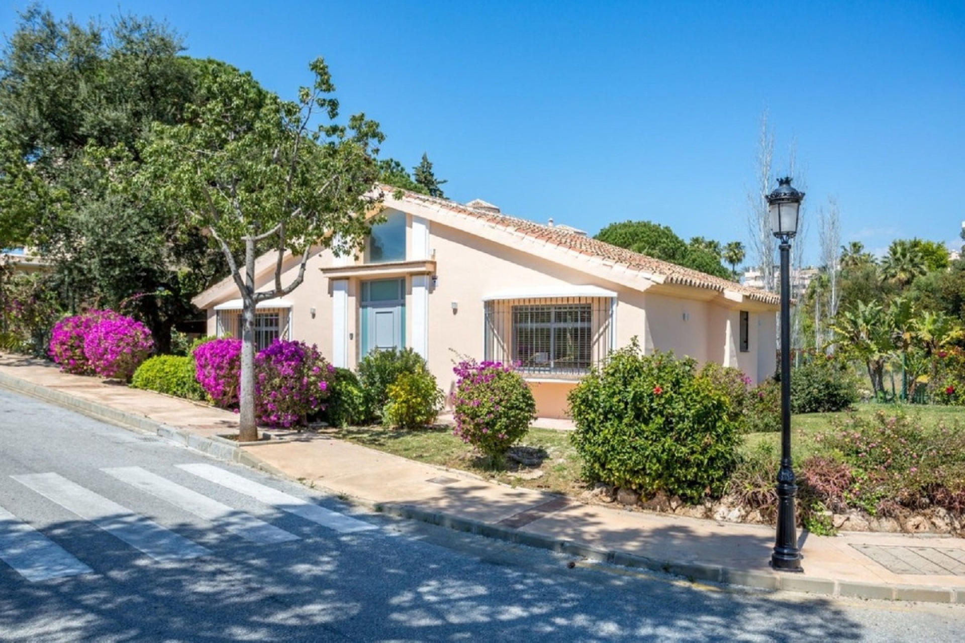 Resale - Villa - Marbella - Elviria