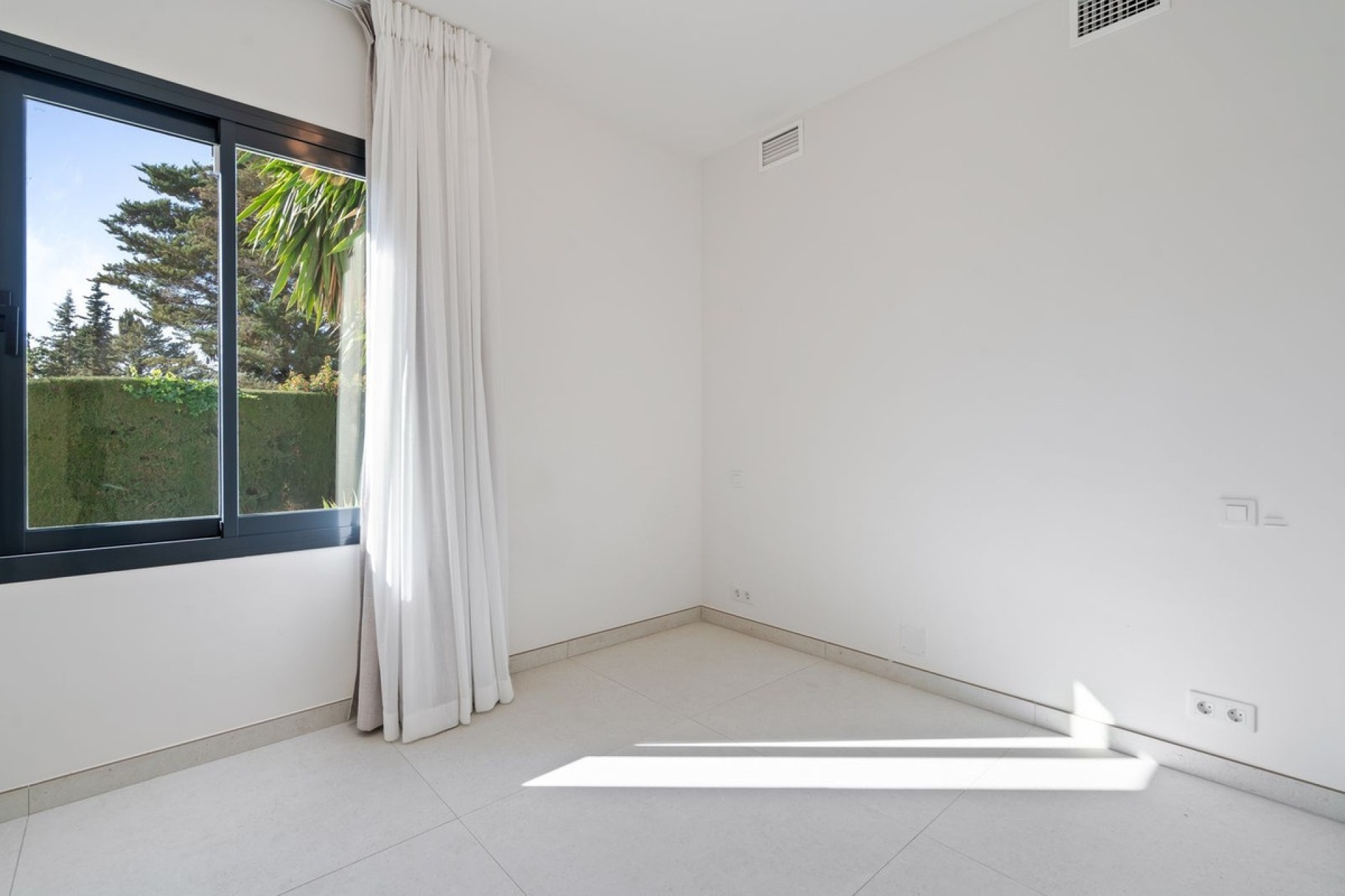 Resale - Villa - Marbella - Elviria