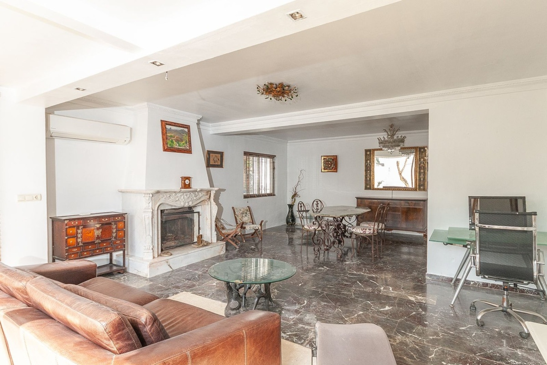 Resale - Villa - Marbella - Elviria