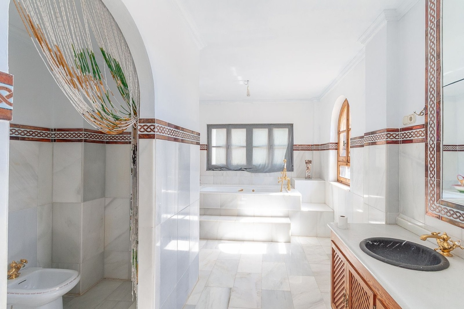 Resale - Villa - Marbella - Elviria