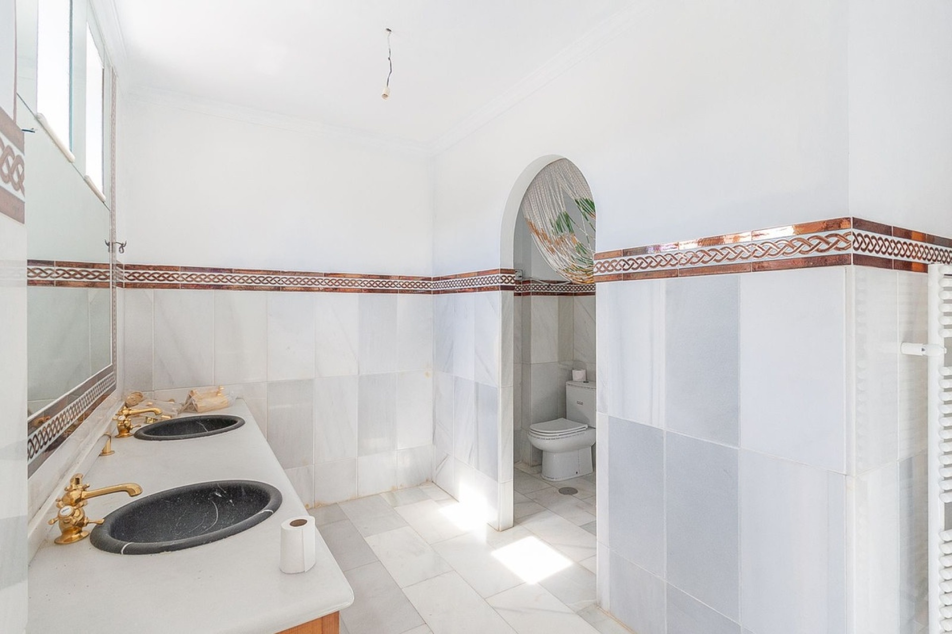 Resale - Villa - Marbella - Elviria