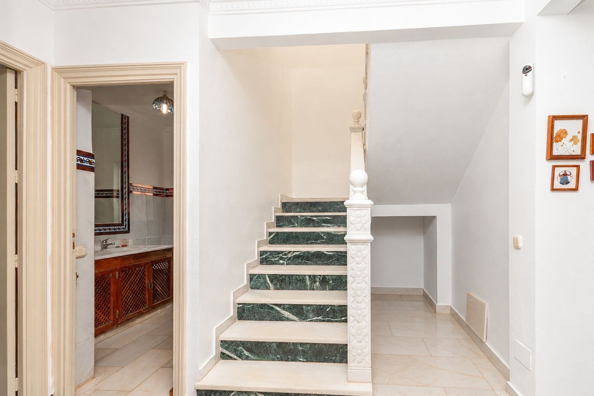 Resale - Villa - Marbella - Elviria