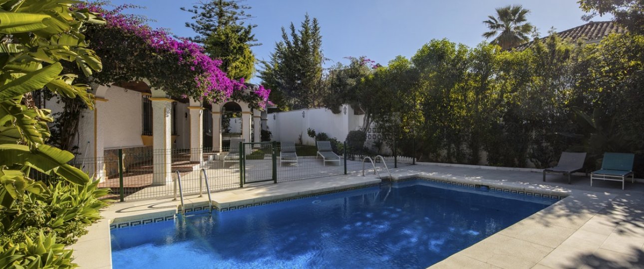 Resale - Villa - Marbella - Guadalmina Alta