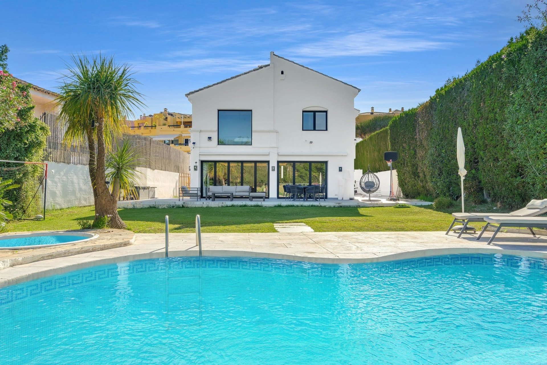 Resale - Villa - Marbella - Guadalmina Alta