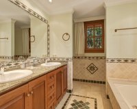 Resale - Villa - Marbella - Guadalmina Alta