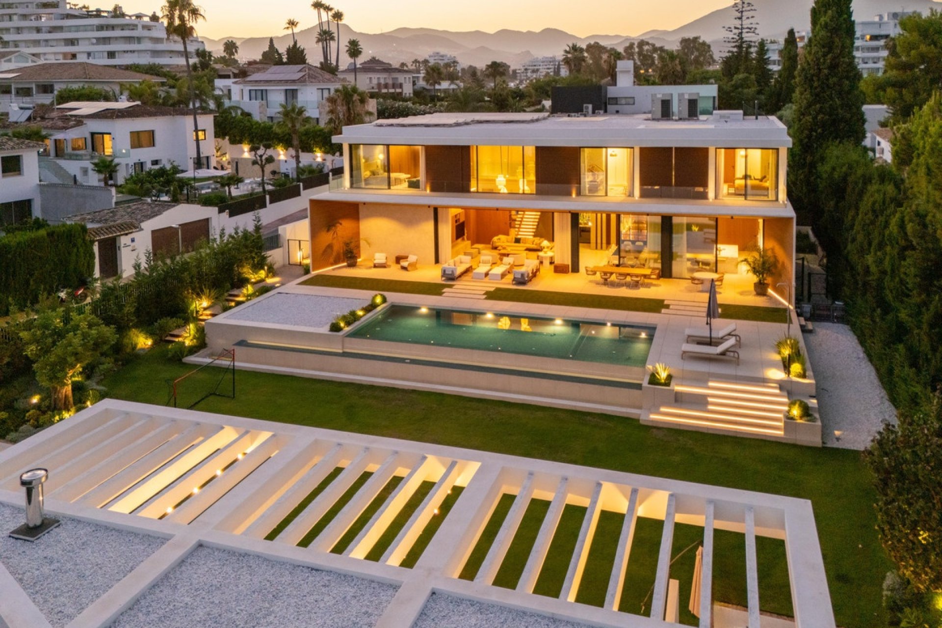 Resale - Villa - Marbella - Guadalmina Alta