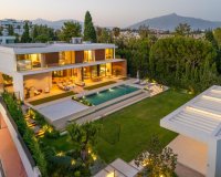 Resale - Villa - Marbella - Guadalmina Alta