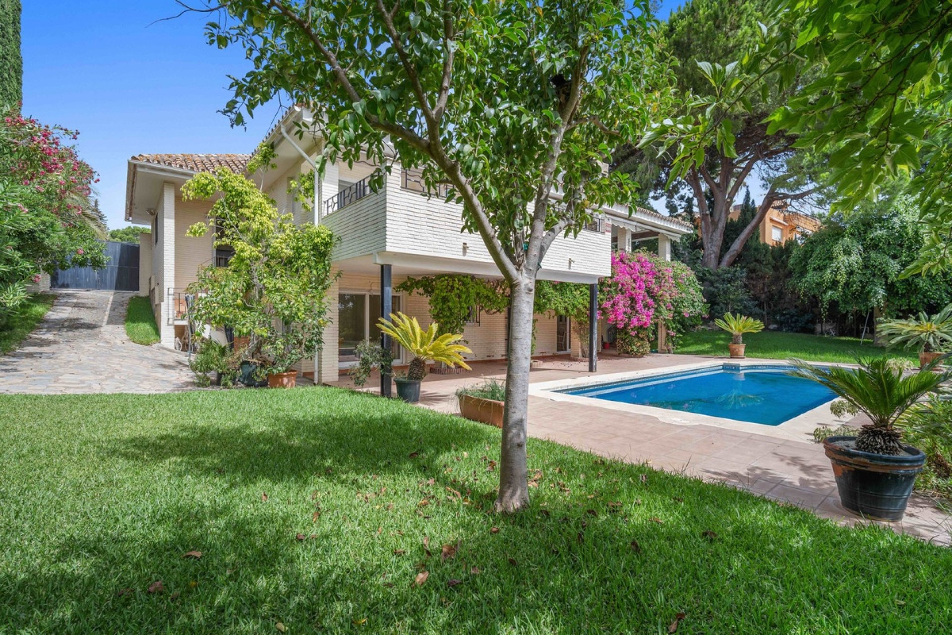 Resale - Villa - Marbella - Guadalmina Alta