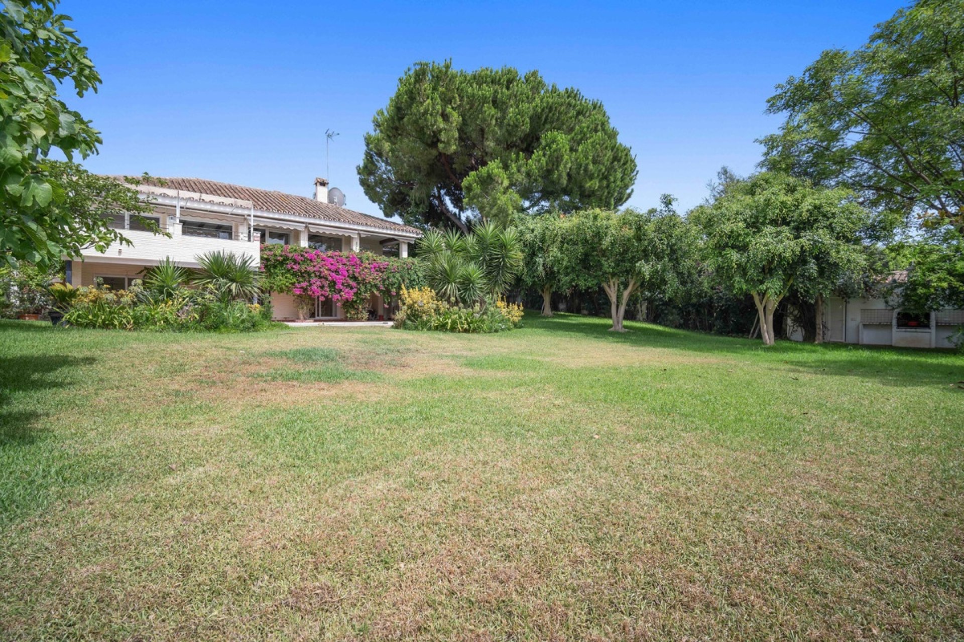 Resale - Villa - Marbella - Guadalmina Alta