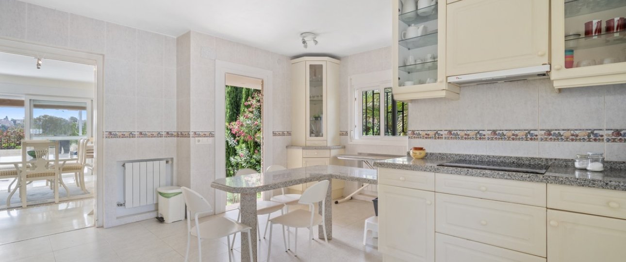 Resale - Villa - Marbella - Guadalmina Alta