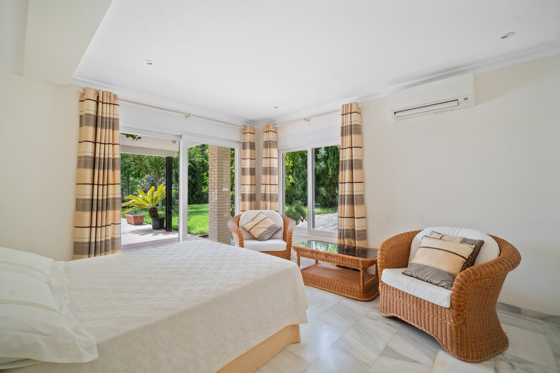 Resale - Villa - Marbella - Guadalmina Alta