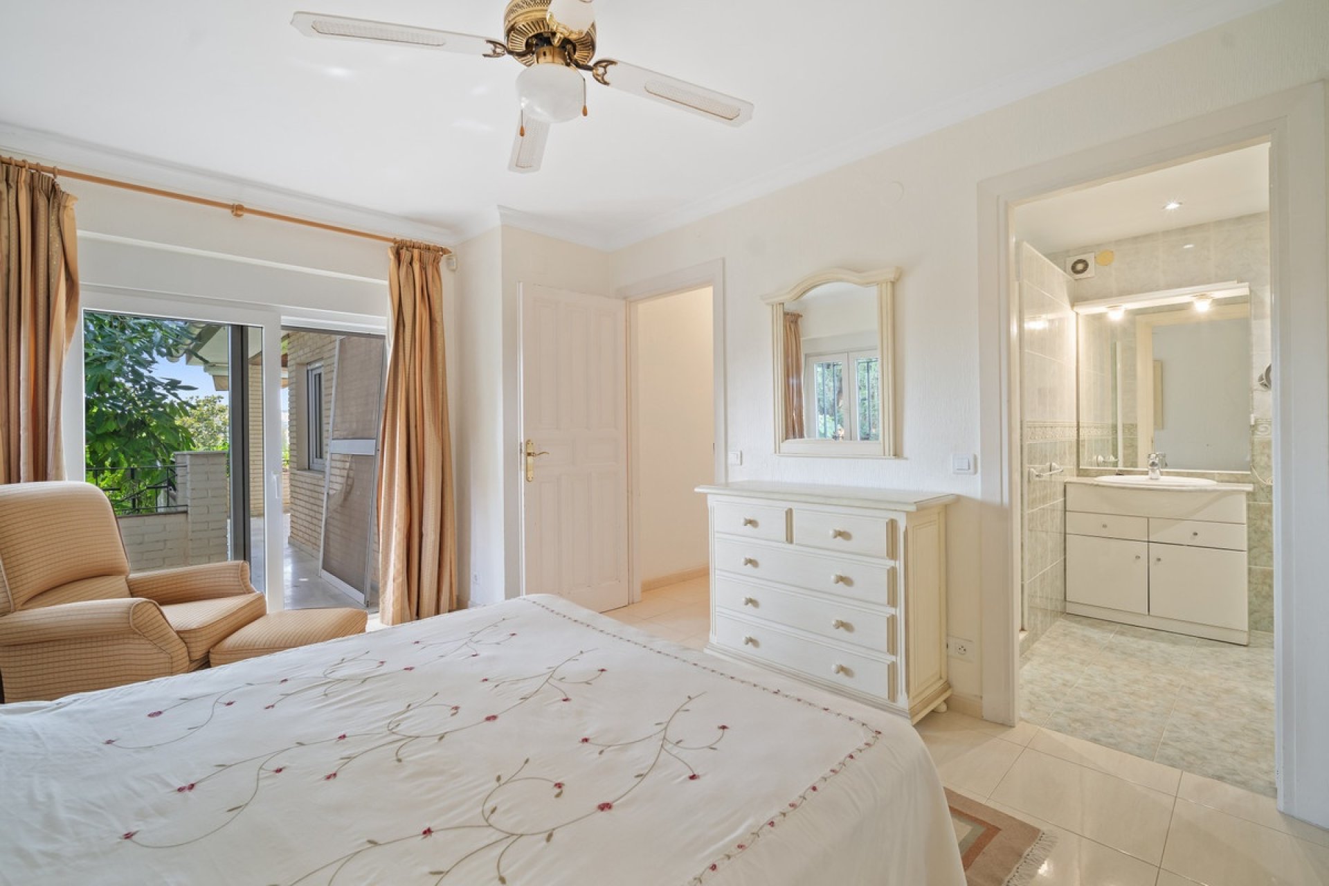 Resale - Villa - Marbella - Guadalmina Alta