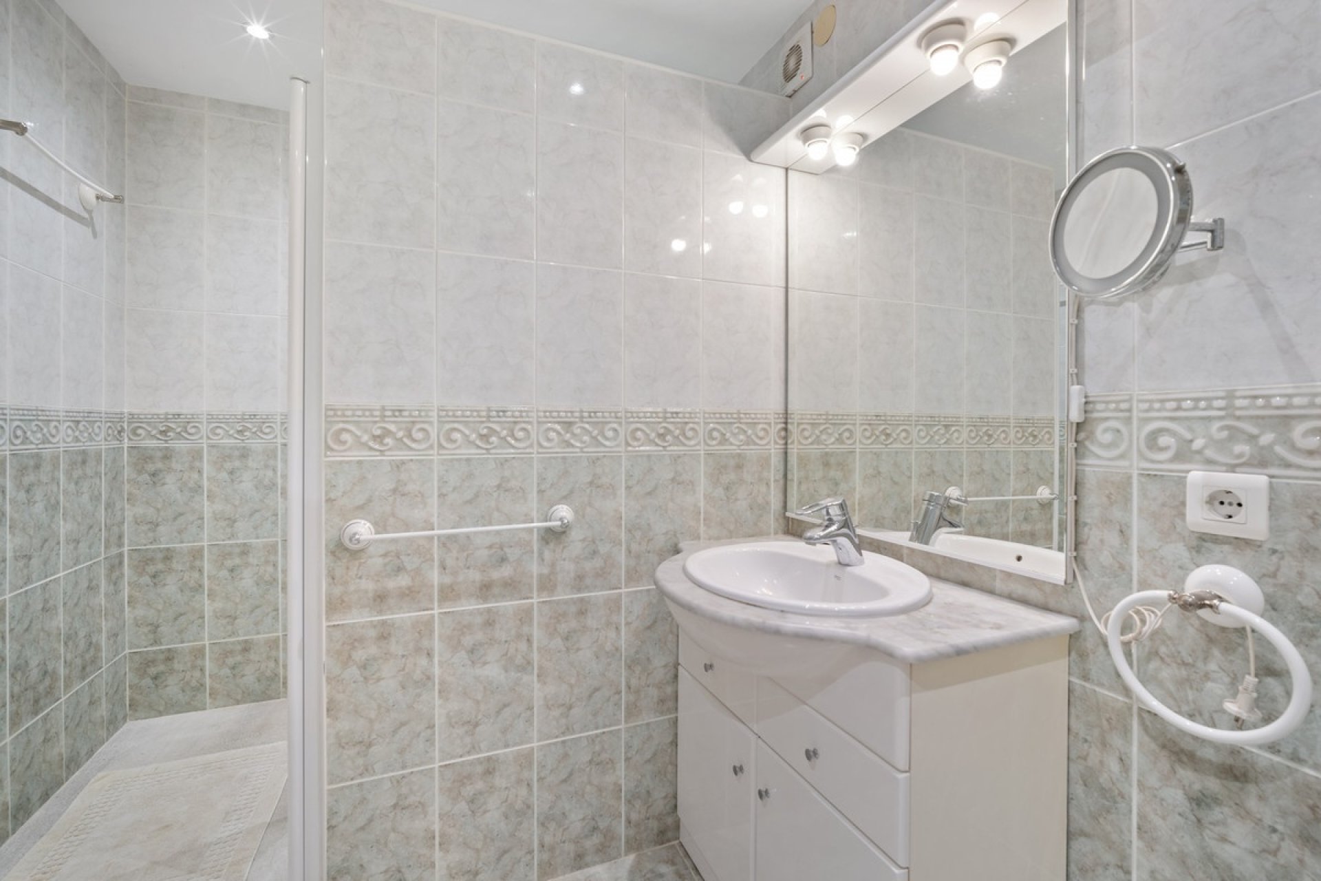 Resale - Villa - Marbella - Guadalmina Alta