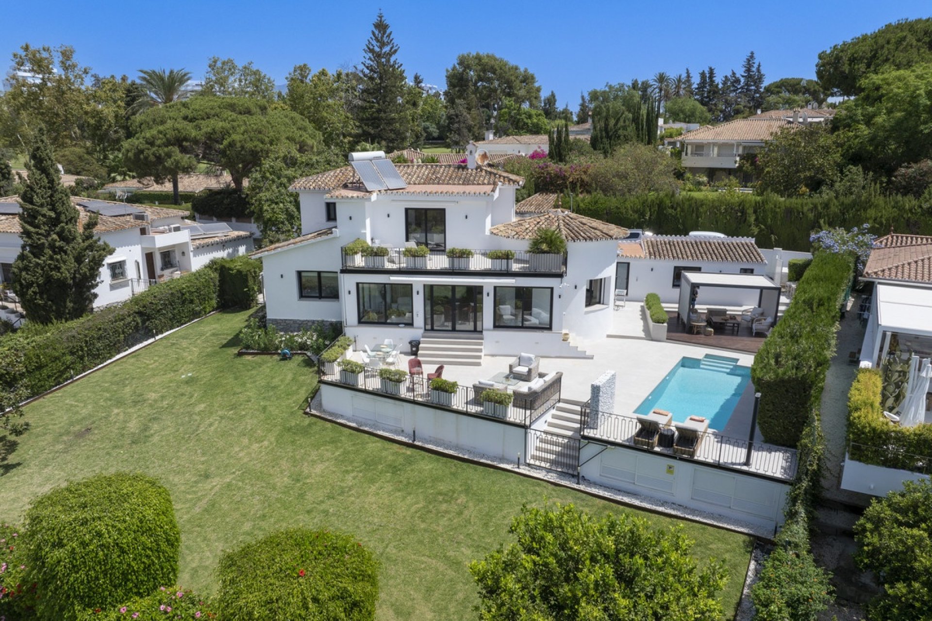 Resale - Villa - Marbella - Guadalmina Alta