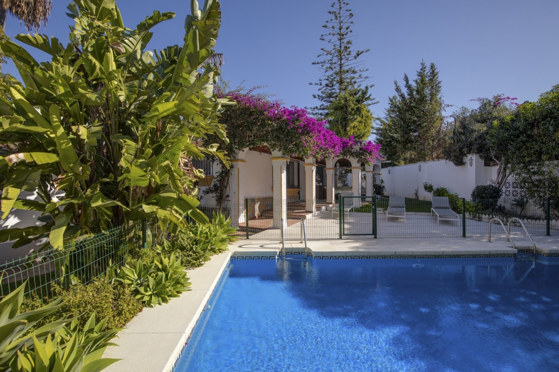 Resale - Villa - Marbella - Guadalmina Alta