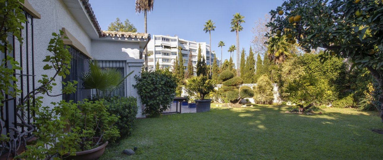 Resale - Villa - Marbella - Guadalmina Alta