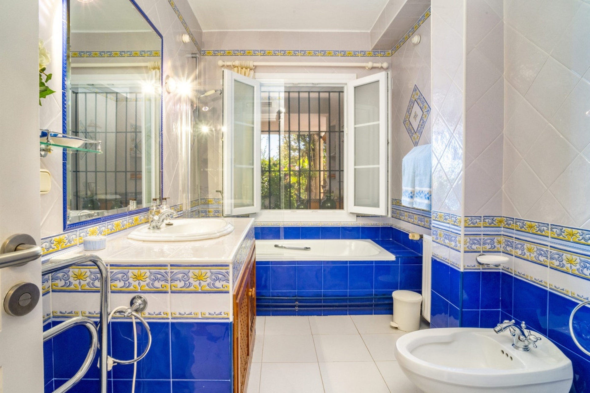Resale - Villa - Marbella - Guadalmina Alta