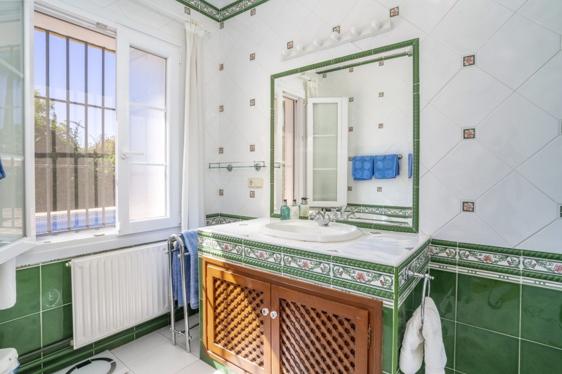 Resale - Villa - Marbella - Guadalmina Alta
