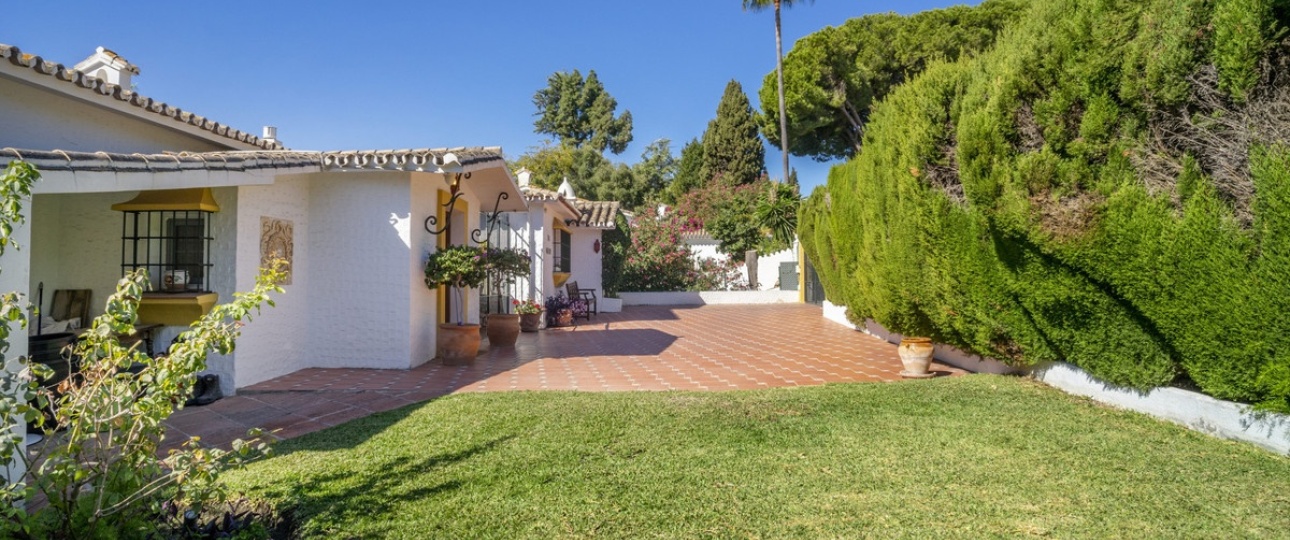 Resale - Villa - Marbella - Guadalmina Alta
