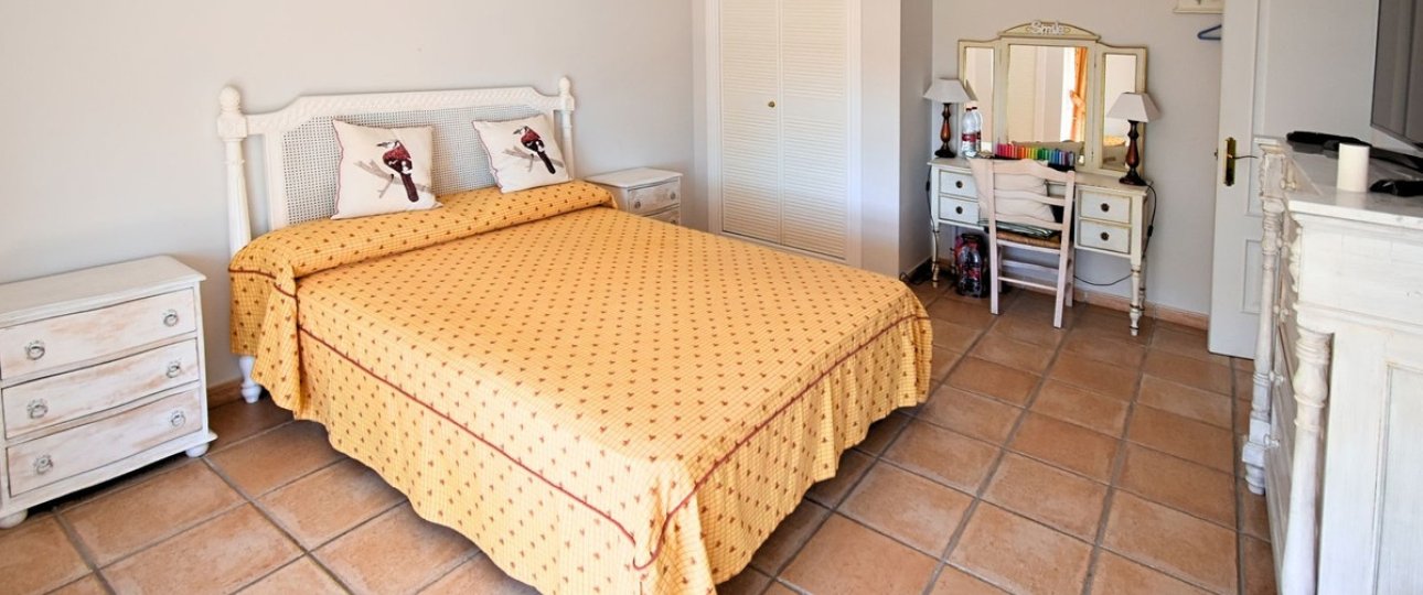 Resale - Villa - Marbella - Guadalmina Alta