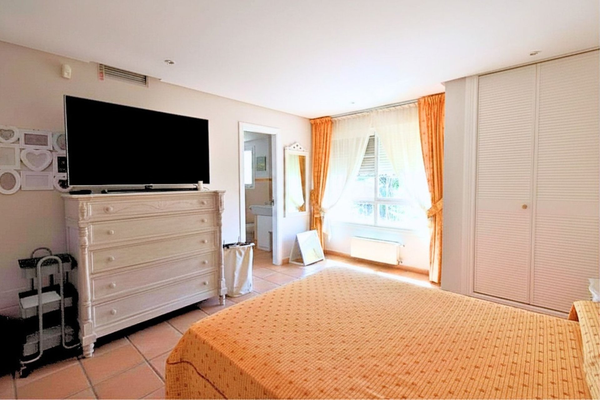 Resale - Villa - Marbella - Guadalmina Alta