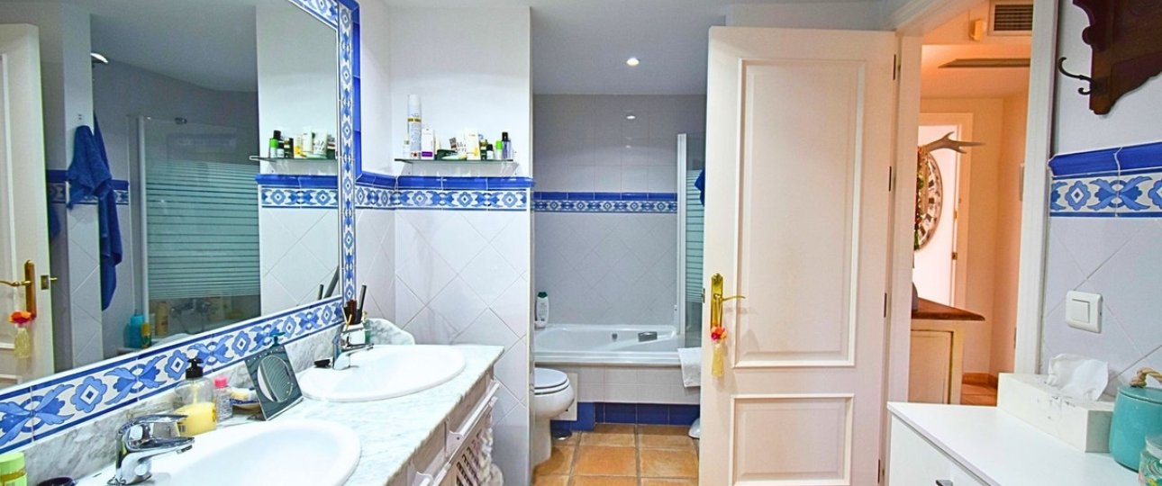 Resale - Villa - Marbella - Guadalmina Alta